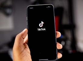 Reformatorische scholen Urk waarschuwen ouders voor TikTok